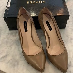 Escada Pumps in Taupe